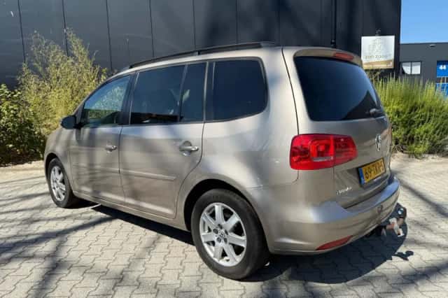 Volkswagen Touran (2012) thumbnail 6