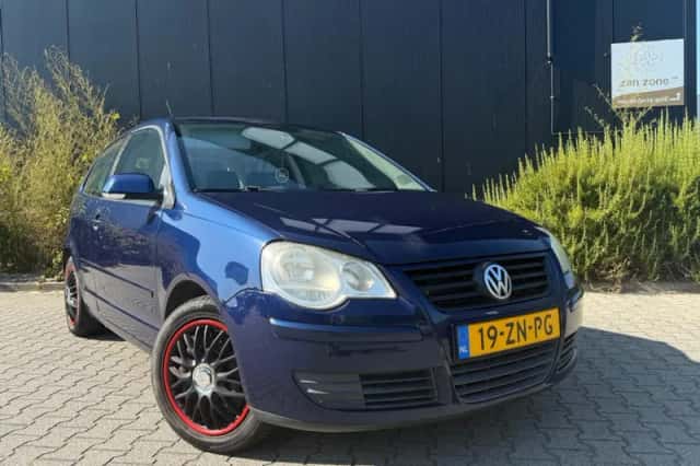 Volkswagen Polo (2008) thumbnail 2