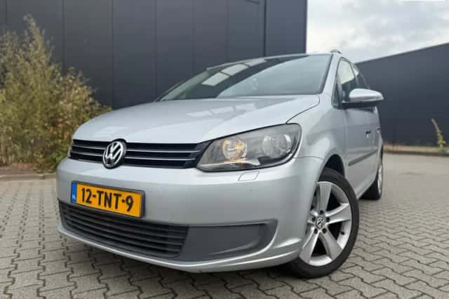 Volkswagen Touran (2011) thumbnail 1