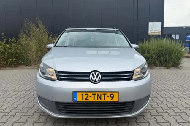 Volkswagen Touran (2011) thumbnail 3
