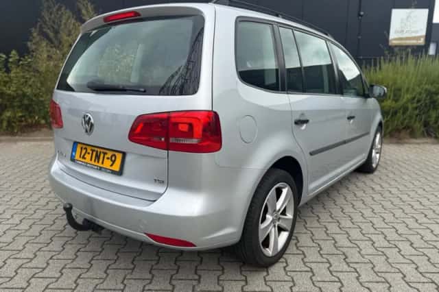 Volkswagen Touran (2011) thumbnail 4