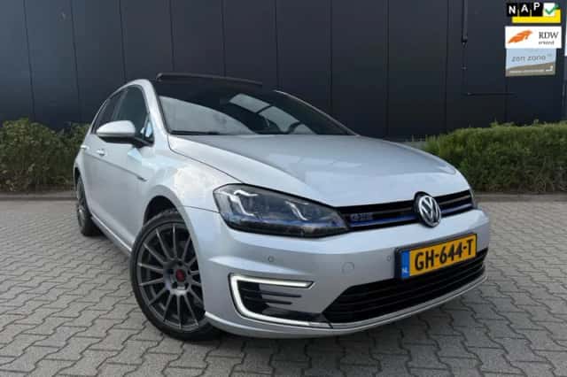 Volkswagen Golf (2015) thumbnail 1