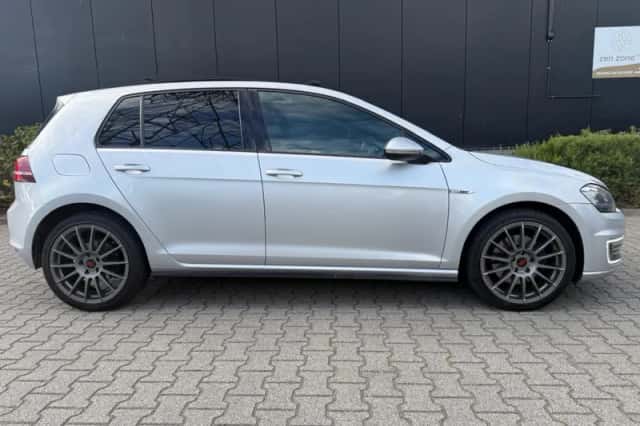 Volkswagen Golf (2015) thumbnail 3
