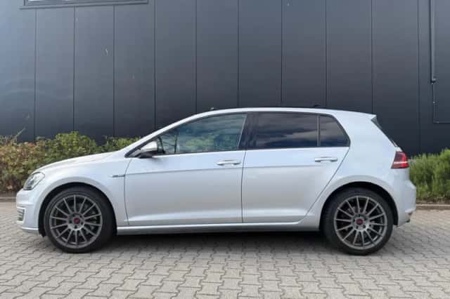 Volkswagen Golf (2015) thumbnail 5