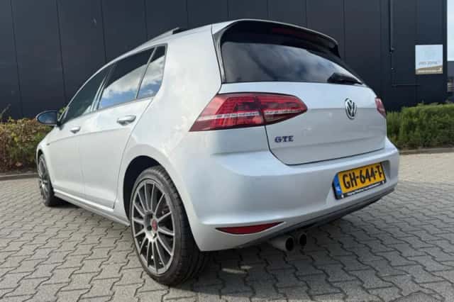 Volkswagen Golf (2015) thumbnail 6