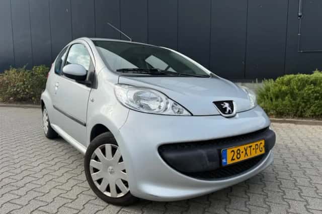 Peugeot 107 (2007) thumbnail 2