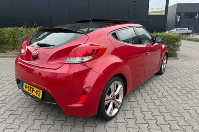 Hyundai Veloster (2013) thumbnail 4