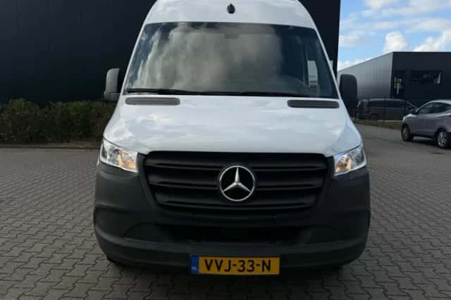Mercedes-Benz Sprinter (2023) thumbnail 3