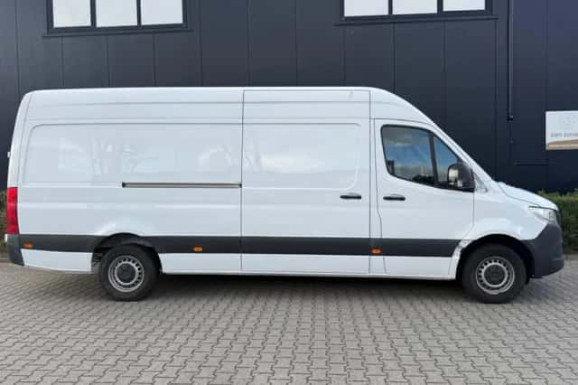 Mercedes-Benz Sprinter (2023) thumbnail 4