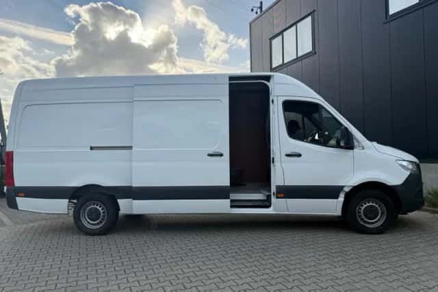 Mercedes-Benz Sprinter (2023) thumbnail 5