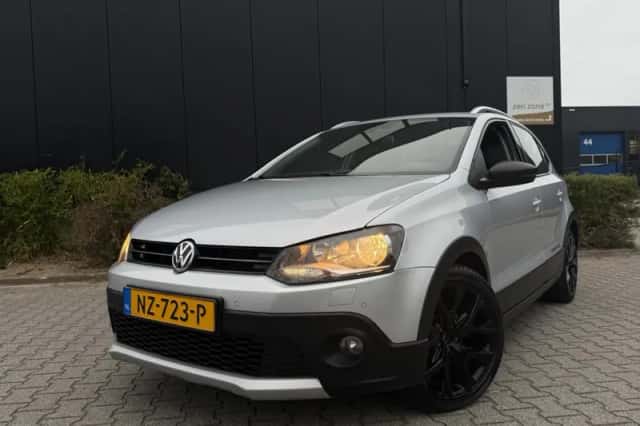 Volkswagen Polo (2016) thumbnail 2