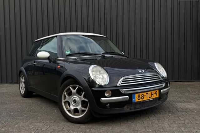 MINI Cooper (2004) thumbnail 1