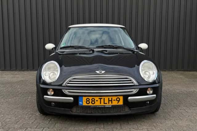MINI Cooper (2004) thumbnail 2