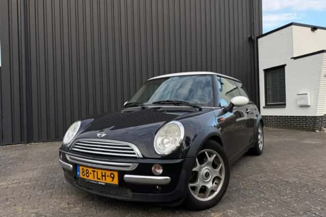MINI Cooper (2004) thumbnail 3