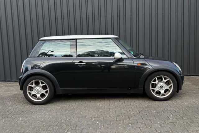 MINI Cooper (2004) thumbnail 4