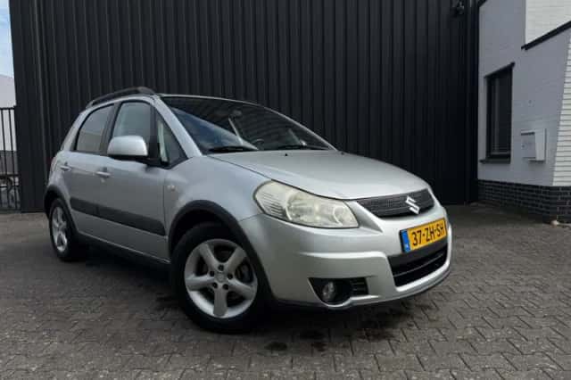 Suzuki SX4 (2008) thumbnail 2