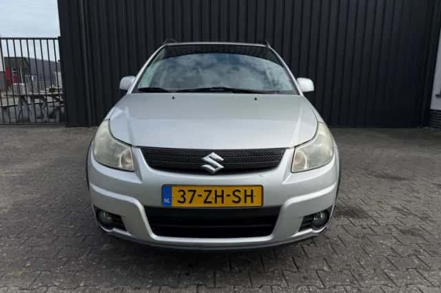Suzuki SX4 (2008) thumbnail 3