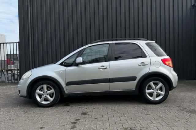 Suzuki SX4 (2008) thumbnail 5