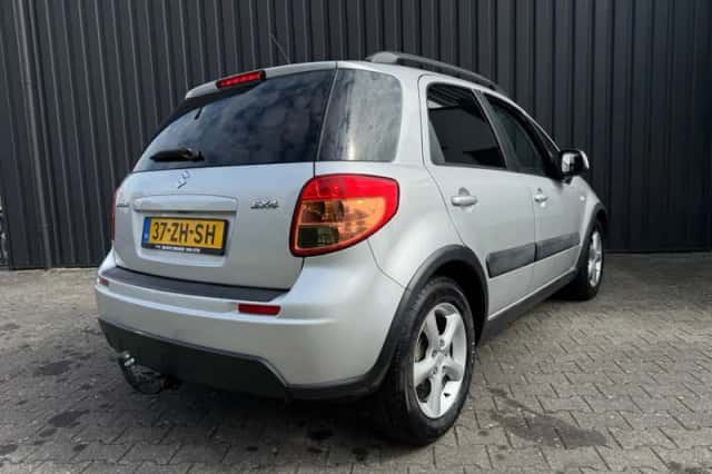 Suzuki SX4 (2008) thumbnail 6
