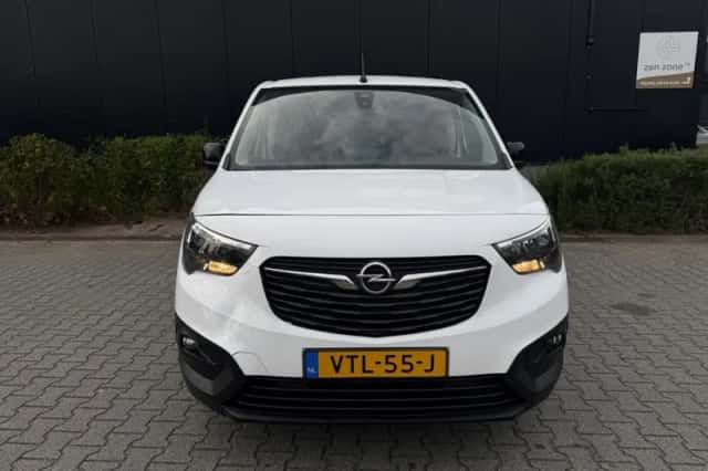 Opel Combo (2023) thumbnail 2