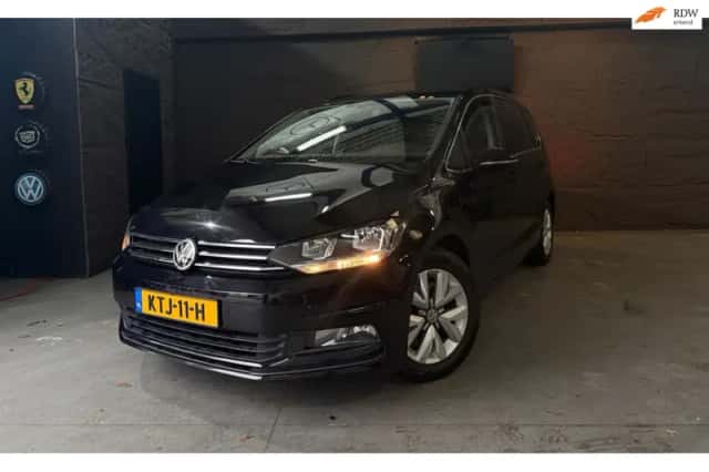 Volkswagen Touran (2016) thumbnail 1
