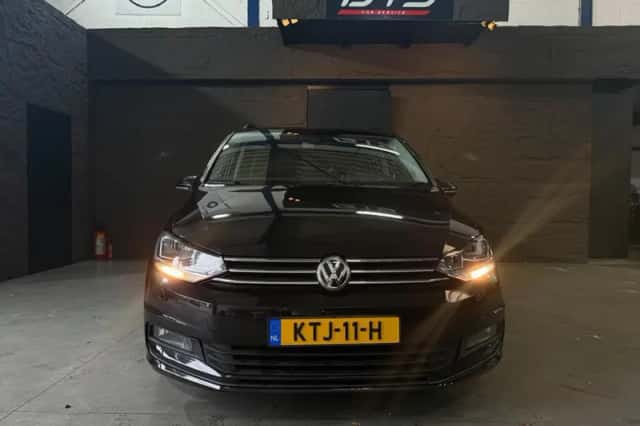 Volkswagen Touran (2016) thumbnail 3