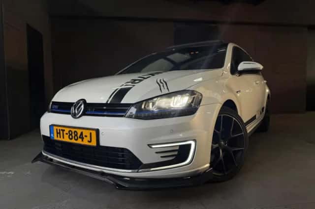 Volkswagen Golf (2015) thumbnail 1