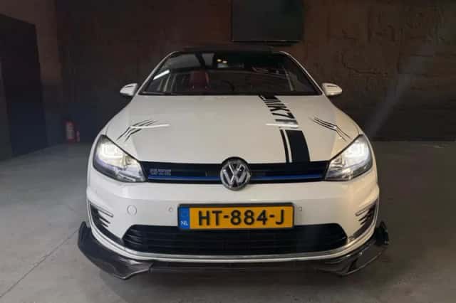 Volkswagen Golf (2015) thumbnail 2