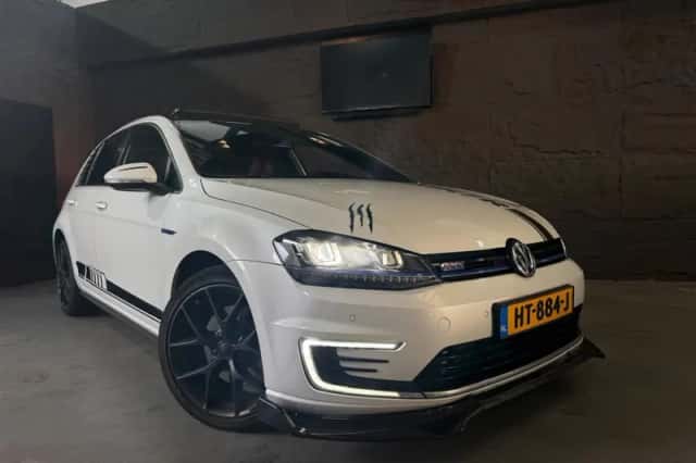 Volkswagen Golf (2015) thumbnail 3