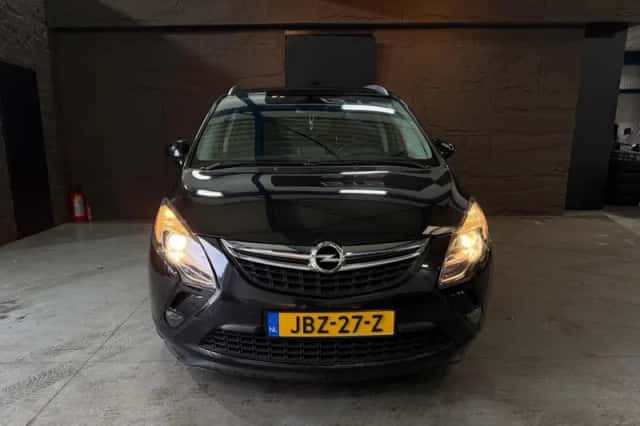 Opel Zafira (2012) thumbnail 3