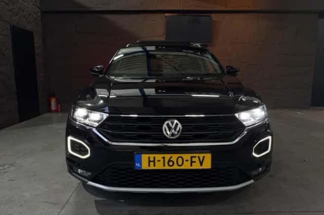 Volkswagen T-Roc (2020) thumbnail 3