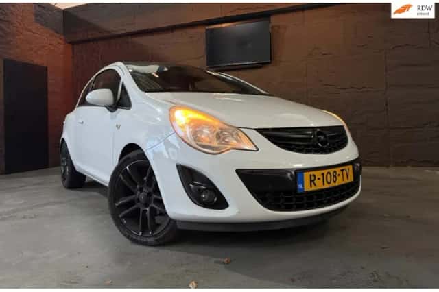 Opel Corsa (2011) thumbnail 1
