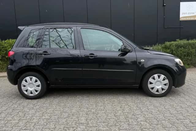 Mazda 2 (2004) thumbnail 4