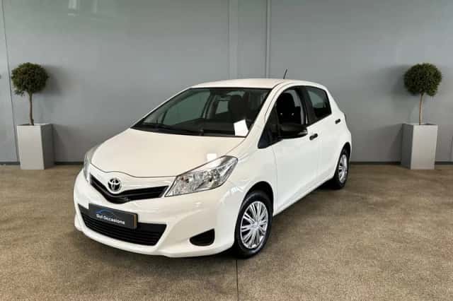 Toyota Yaris (2012) thumbnail 1