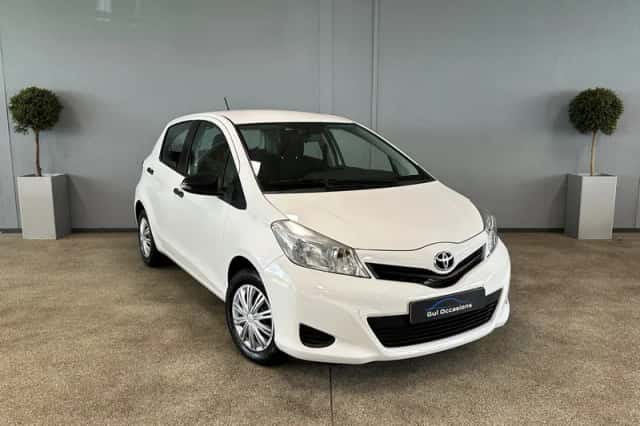 Toyota Yaris (2012) thumbnail 3