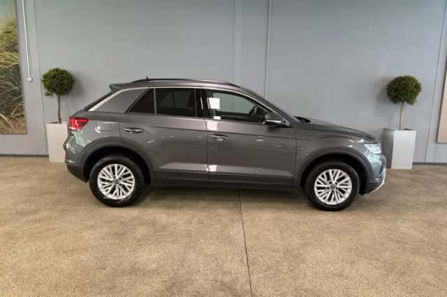 Volkswagen T-Roc (2023) thumbnail 4