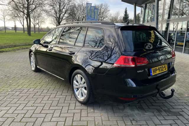 Volkswagen Golf (2015) thumbnail 3