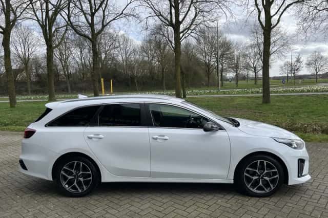 Kia Ceed (2022) thumbnail 2
