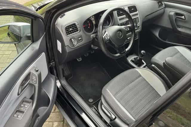 Volkswagen Polo (2015) thumbnail 4