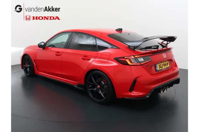 Honda Civic (2023) thumbnail 3