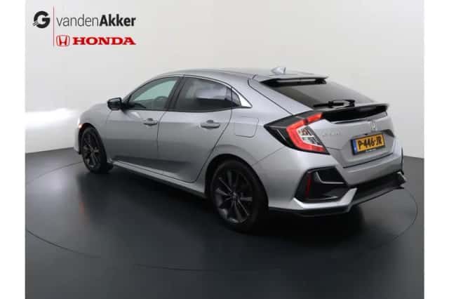 Honda Civic (2022) thumbnail 3