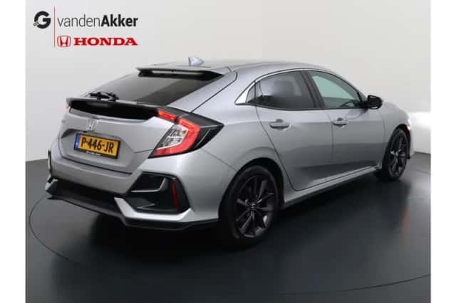 Honda Civic (2022) thumbnail 5