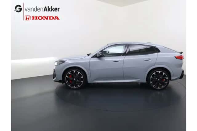 BMW X2 (2024) thumbnail 2