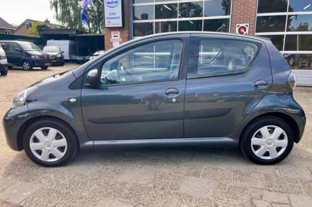 Toyota Aygo (2009) thumbnail 3
