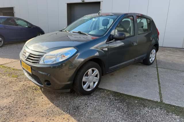 Dacia Sandero (2009) thumbnail 1