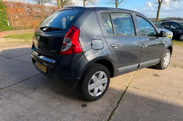 Dacia Sandero (2009) thumbnail 3
