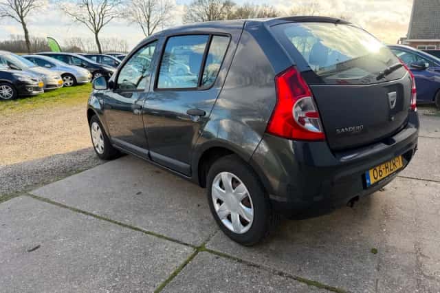 Dacia Sandero (2009) thumbnail 4