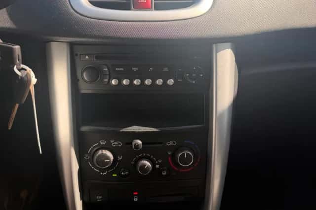 Peugeot 207 (2011) thumbnail 6