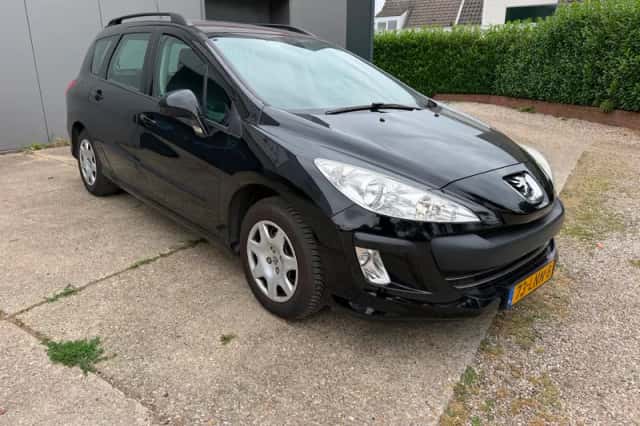 Peugeot 308 (2010) thumbnail 2