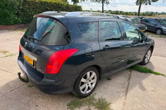 Peugeot 308 (2010) thumbnail 3